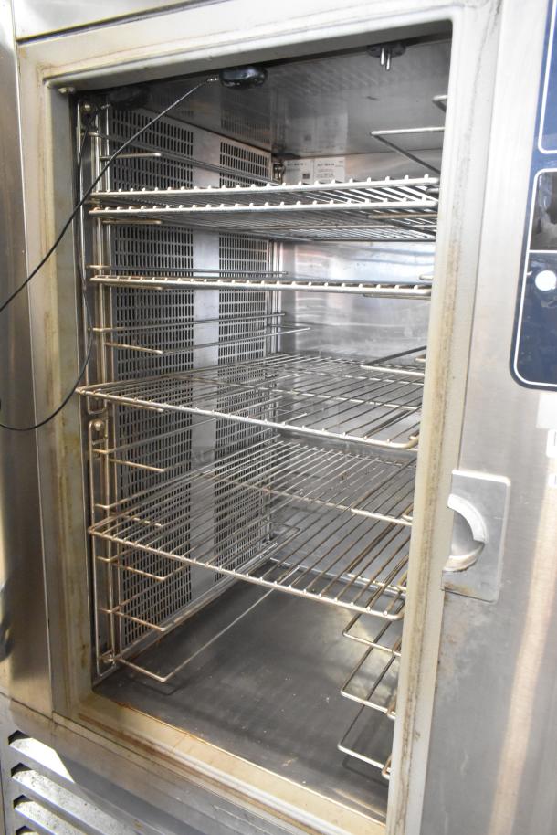 2023 Alto Shaam QC2-40 stainless steel quickchiller, features multiple shelves, includes 2 probes, in good condition.
