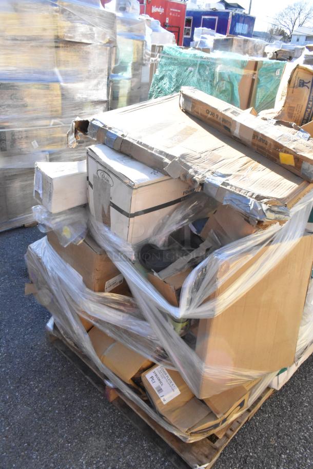 Pallet of 22 new items, some with scratches and dents, includes plate covers and chafers. Boxes show wear and labels.