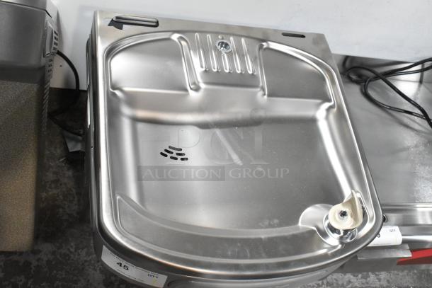 Elkay EZFSB_1H metal wall mount water fountain, 115V, excellent condition, features sensor-activated design.