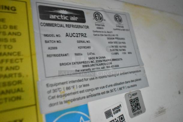 Label for Arctic Air Commercial Refrigerator Model AUC27RZ, includes batch, serial number, and refrigerant type R600a.