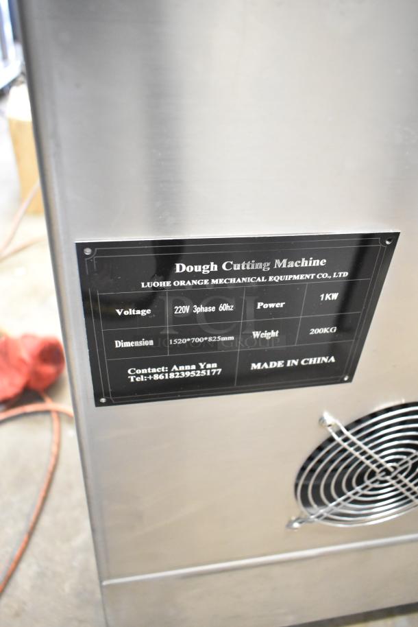 Luohe Orange commercial dough cutting machine, floor style, 220V 3-phase, on casters. Dimensions: 1520x700x825mm, 200kg.