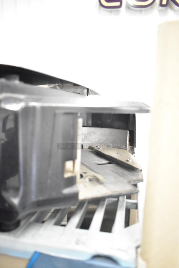 2016 Hobart HTi-7LH countertop food portioning scale. Tested and working. Suitable for commercial use, 120/208-240 volts.