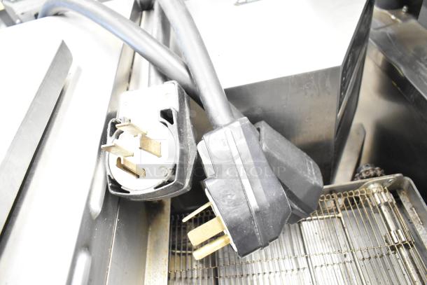 Turbochef HhC2020 commercial rapid cook oven plug connectors, showing 208/240V, 3-phase capability.