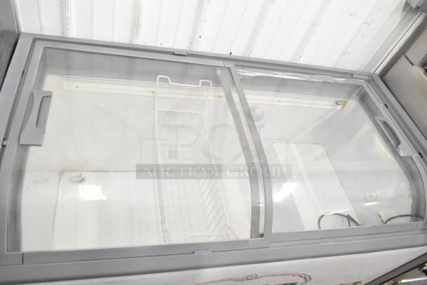 XS-500YX Commercial Novelty Ice Cream Freezer Merchandiser. Glass sliding doors, single-phase, 115 volts, clean condition.