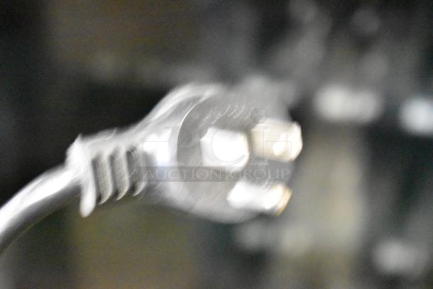 Blurry image of an electrical plug for Crane 181 vending machine, 115 volts, 1 phase.