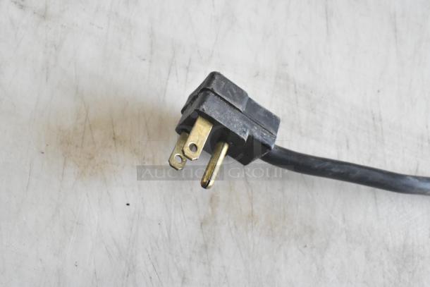 Beverage Air SPE48HC-12C prep table, power plug view. Commercial 115V, 1-phase. Good condition.