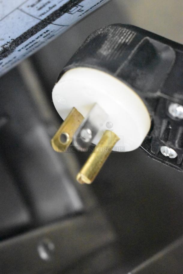 Power plug of Taylor RD30-12 Frozen Drink Machine, 115V, 1 Phase, commercial use, excellent condition.