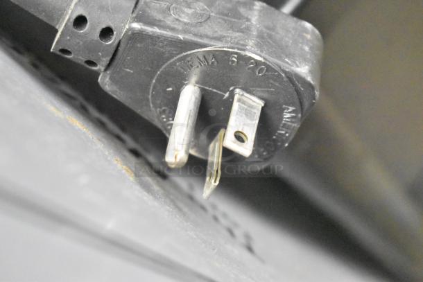 Structural Concepts Grab N Go Merchandiser plug, NEMA 5-20, suitable for 120/208V, 1 Phase power connection.