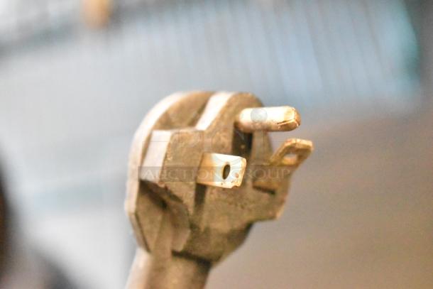 Close-up of a power plug from a Sodir Equipex CT540 conveyor toaster. 208/240V, 1 Phase.