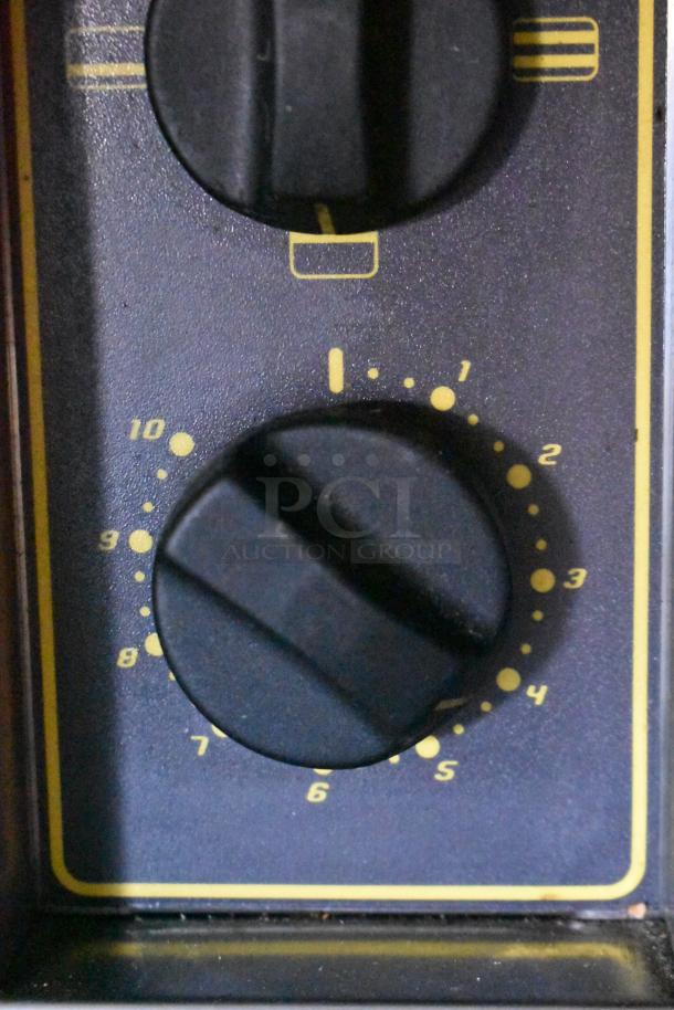 Close-up of Sodir Equipex CT540 toaster control dial, showing adjustable settings from 1 to 10, in good condition.