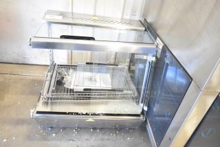 ServIt 423HDM26SA 26" heated display case, 3-shelf, countertop model with sliding doors; broken glass visible.