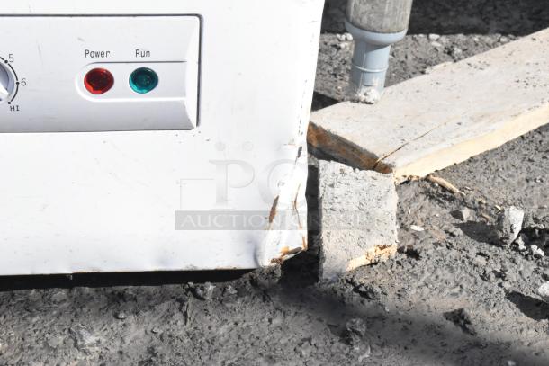 Coldline BD-600 Chest Freezer, 115V, 1 Phase. Visible dents and scratches. Power and Run indicator lights shown.