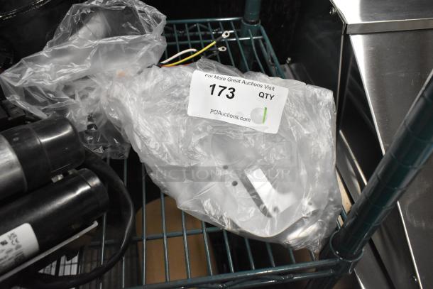 Brand new Avantco 177PSL130 meat press plate axle assembly in packaging, compatible with SL713MAN, SL713A, SL612A.