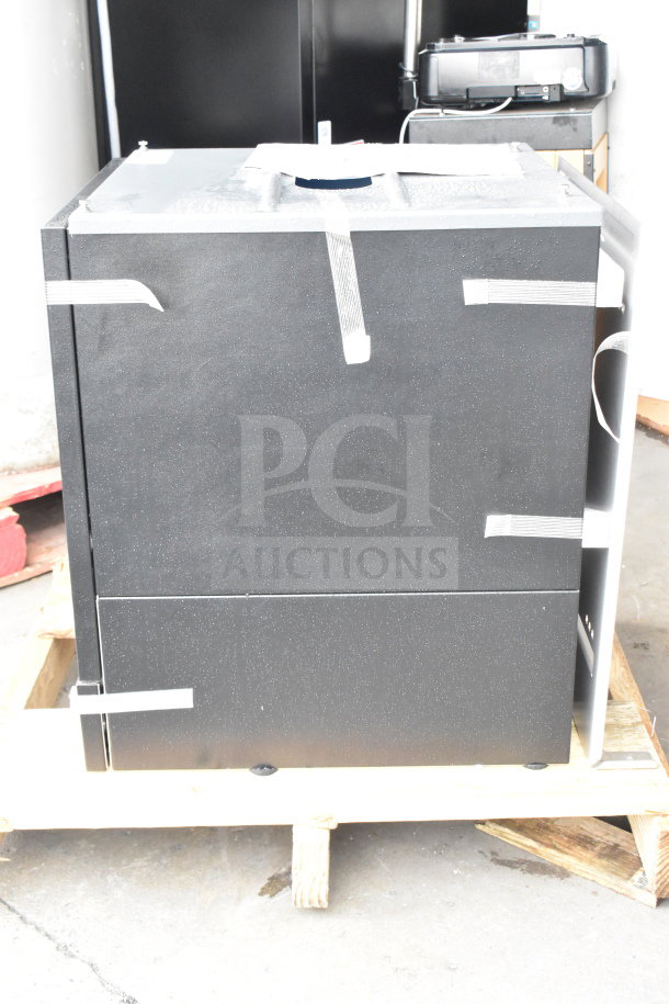 BRAND NEW SCRATCH AND DENT! Follett ID50 Commercial Ice Machine Head. Boxed with minor exterior wear. Model ID50.