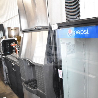 Manitowoc SD0452A ice head on SPA310 dispenser, stainless steel, 115V, 1 phase, commercial use, good condition.