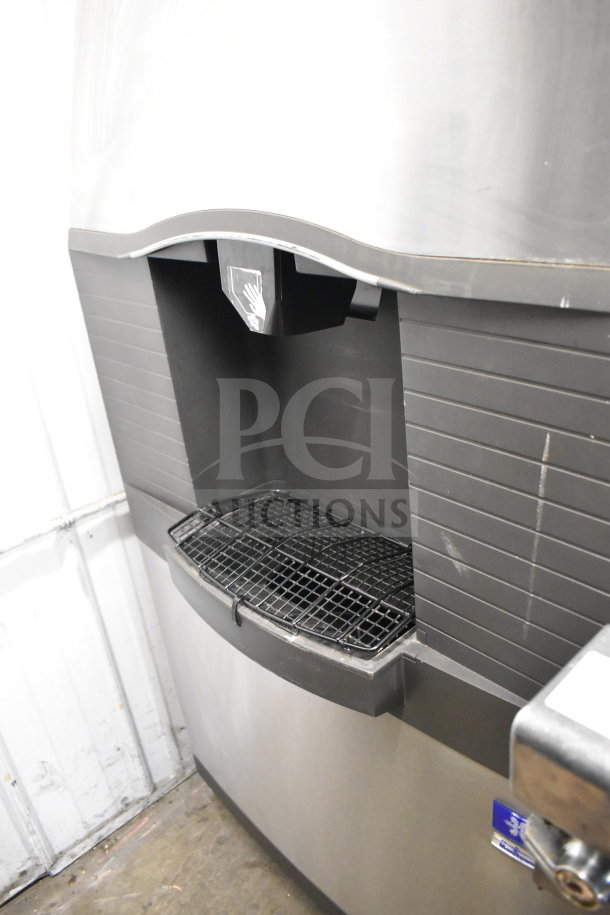Manitowoc SD0452A ice head on SPA310 dispenser, 115V, 1 phase. Durable stainless steel, commercial use, good condition.