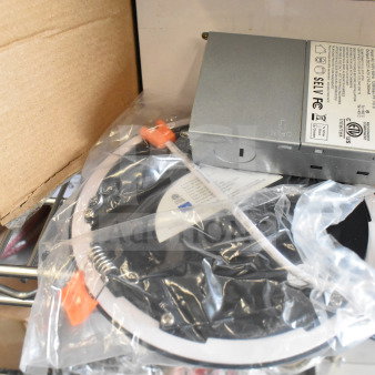 IN ORIGINAL BOX! ZY-PTM012GDW280-A15 Changeable Color and Dimmable LED Driver, new condition, with visible safety labels.