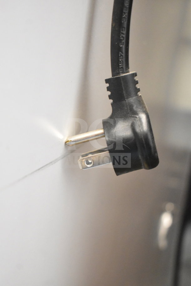 2021 True TSCI-600R-G-PH commercial cooler plug, 115V, 1-phase; detail of power cord against white background.
