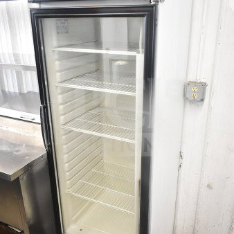 Master-Bilt BGR-14R single door reach-in cooler merchandiser, 115 volts, with wire shelves, in good condition.