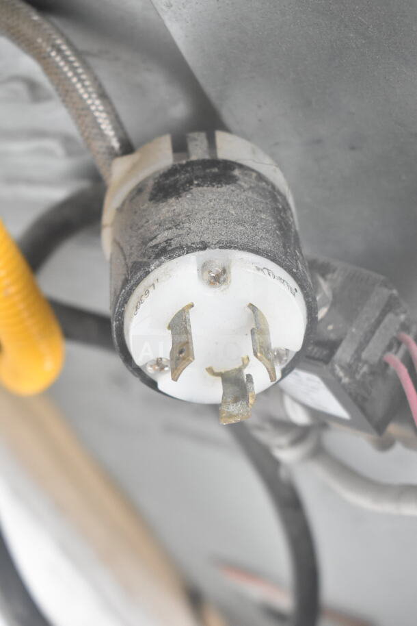 A close-up of a plug and electrical connections for the Lusi YCO-4-16D propane gas powered bakery oven.