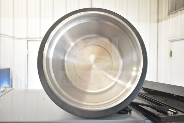 Vollrath 7411 Commercial Soup Kettle Food Warmer, stainless steel interior, 120V, 1-phase, excellent condition.