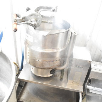 Groen TD3/7-40 commercial 40-quart tilting kettle, stainless steel, 208 volts, 3 phase, with visible wear and markings.