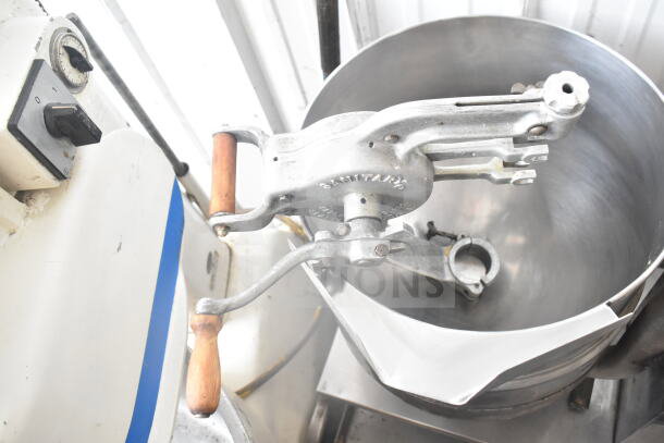 Groen TD3/7-40 Commercial 40 Quart Tilting Kettle, stainless steel, includes manual handle, visible wear, 208V, 3-phase.