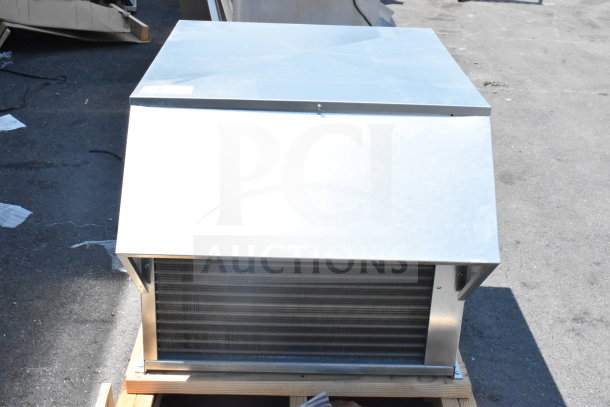 Master-Bilt MHHZ0353B commercial compressor, brand new with minor scratches. 200/230V, 1 phase unit, on pallet.