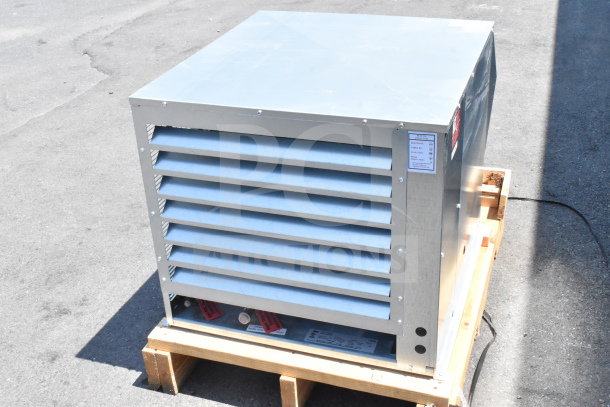 Brand new scratch and dent Master-Bilt MHHZ0353B commercial compressor on a wooden pallet. 200/230 volts, 1 phase.