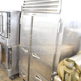 Traulsen RDT 2-24 DUT Commercial Reach In w/ 2 Doors and 2 Drawers. 115 Volts, 1 Phase.