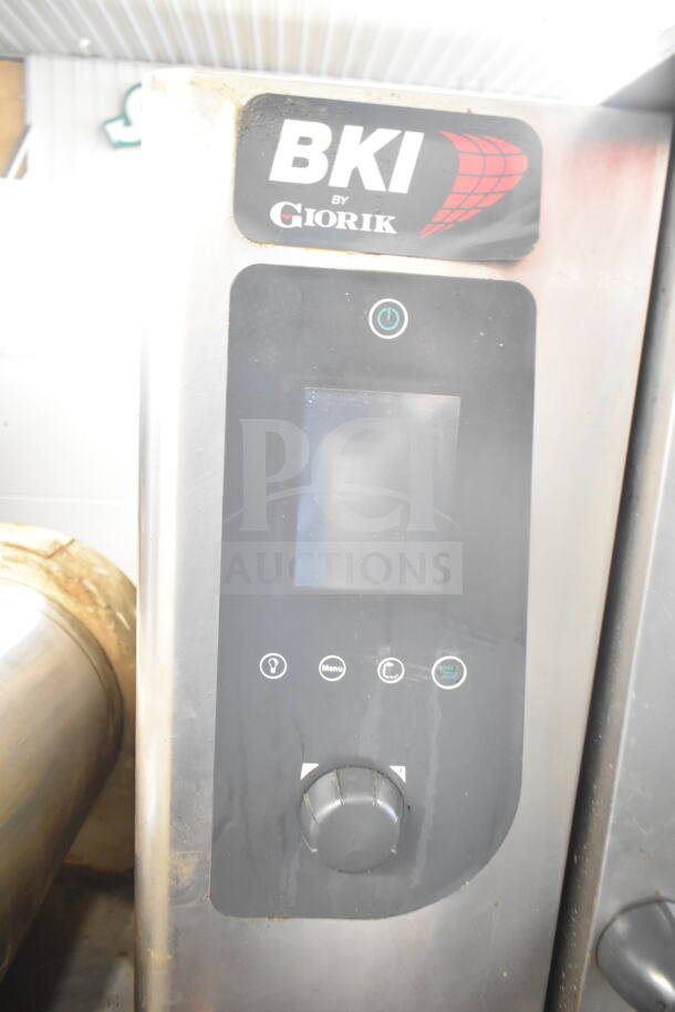 BKI TE101R Combiking commercial electric convection oven, 208V, 3-phase, featuring control panel and BKI by Giorik label.