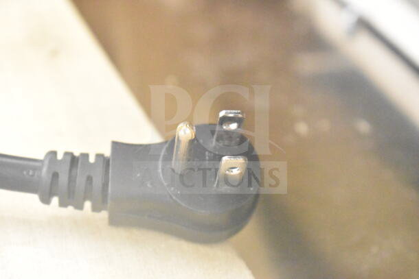 Close-up of a power plug for 2025 Avantco 178ZPT60MHC commercial prep table. Brand new with scratch and dent condition.