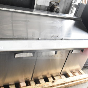 BRAND NEW Avantco 178APT71MHC commercial sandwich salad prep table, bain marie mega top, 115 Volts, 1 Phase, slight scratch and dent condition, stainless steel finish, on wooden pallet.