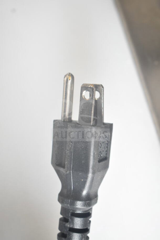 Power plug of Avantco 178APT71MHC Sandwich Prep Table, 115V, 1 Phase.