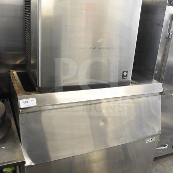 Manitowoc QD1002A ice machine head on MGR SP-800-SS bin, 208-230V, 1 Phase, stainless steel, good condition.
