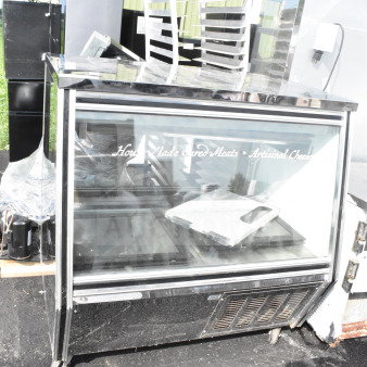 2018 Leader ERCD48ES Commercial Deli Display Case, floor style. 115 Volts, 1 Phase. Glass panels, moderate condition.