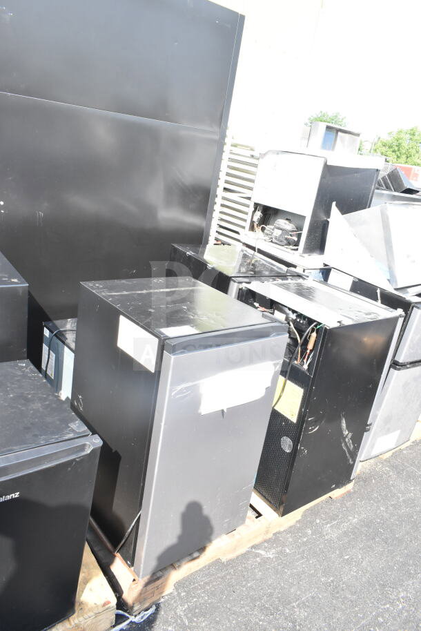 Four mini coolers including Hisense and Arctic King, black finish, 115 volts, 1 phase, on a pallet, used condition.