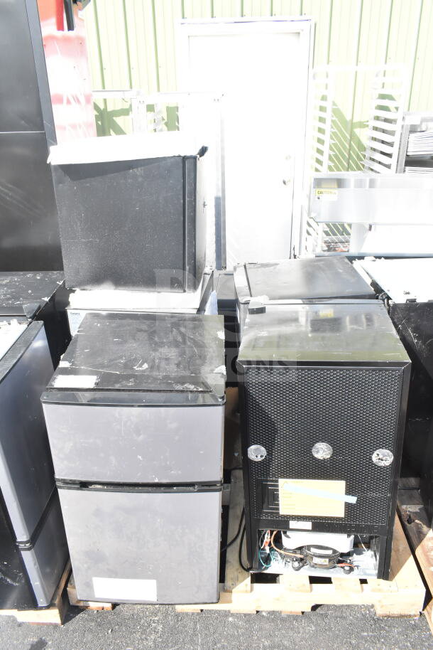 Five mini coolers, including a Galanz model, 115 volts, 1 phase, mixed conditions. Visible wear and markings on surfaces.