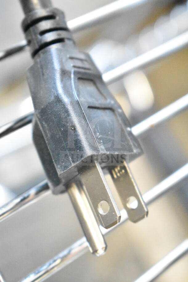 Close-up of a power plug for the Eggkitpo EGG-813EB Commercial Double Panini Press, 110 Volts, 1 Phase.