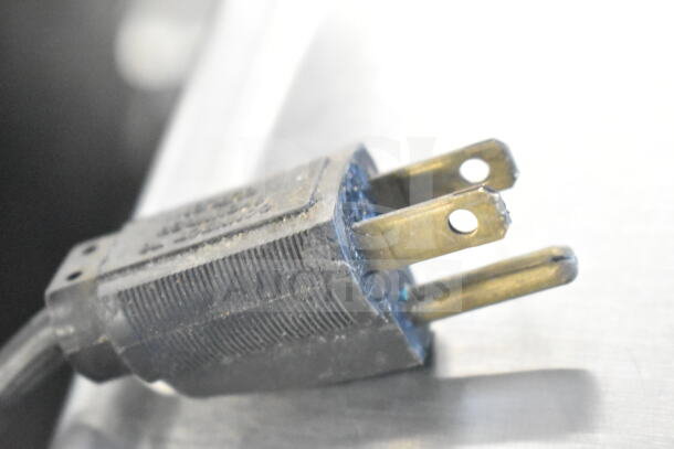 Plug of 2017 Hobart HTs-7LST Commercial Scale, 120/208-240V, 1 Phase. Slight wear visible, tested and working.