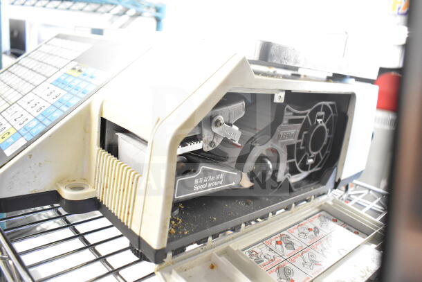 CAS CL5000-R commercial scale, 60 lb capacity, 120V, 1 Phase. Features keypad and spool mechanism. Some wear visible.