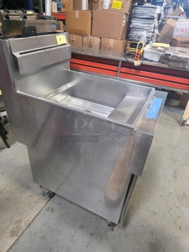 Vulcan ITR85C PowerFry3 fryer, stainless steel, 85-90 lb capacity, computer controls, natural gas, 90,000 BTU, on casters.
