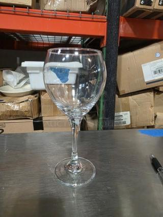 Libbey 3061 Perception 20 Oz. balloon wine glass; clear glass, elegant design, new condition, single glass from boxed set.