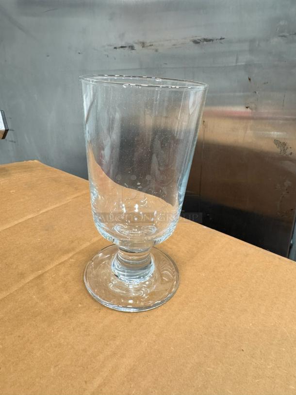 Lot of 36 highball glasses, clear glass with sturdy base, excellent condition, ideal for bars or parties.