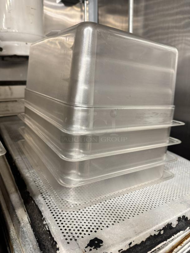 Clear plastic food pan, BIDX4, stackable design, new condition, transparent for visibility, with volume markings.