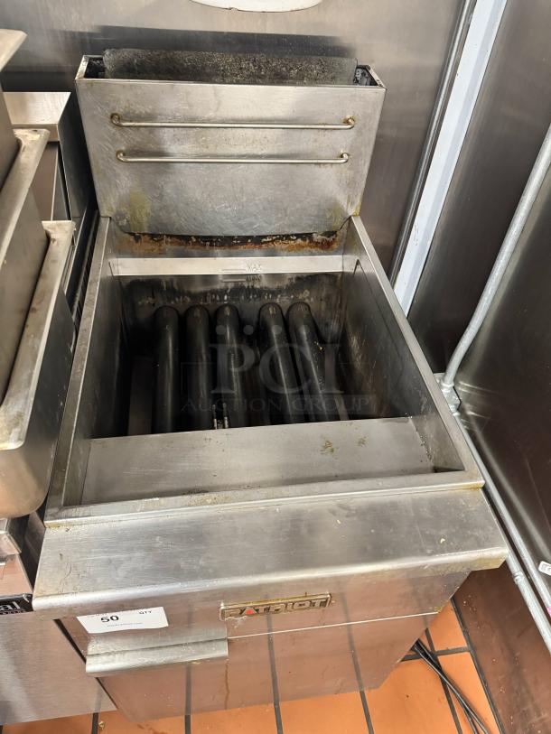 Patriot Natural Gas 40 lb Deep Fryer in used condition. Features visible wear. Includes heating elements and a capacity label.