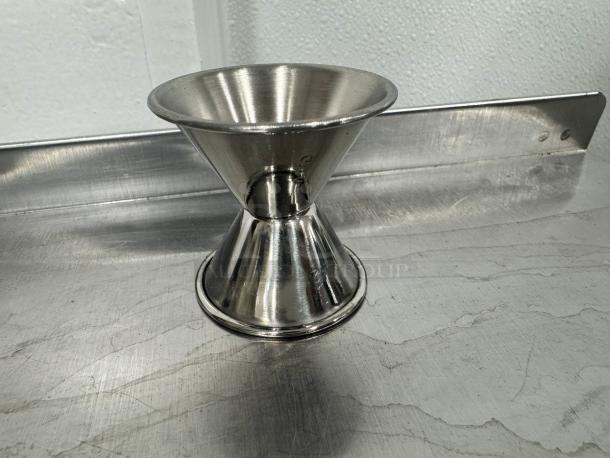 Lot of 5 stainless steel double jiggers, excellent condition, classic design, versatile tool for accurate cocktail measurements.