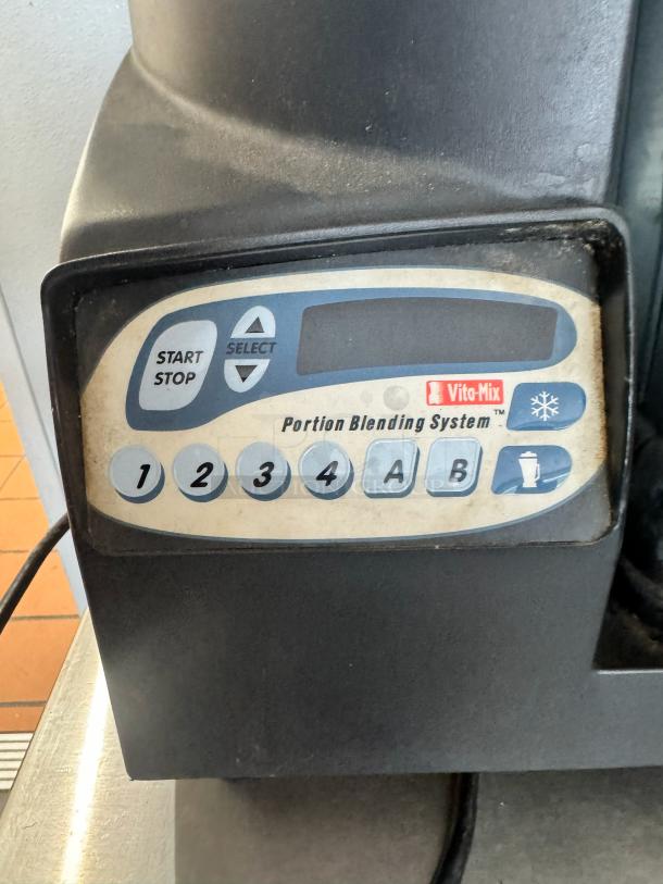 Vita Mix Commercial Blender VM0126, Portion Blending System, tested and working. Features control panel with start/stop button.