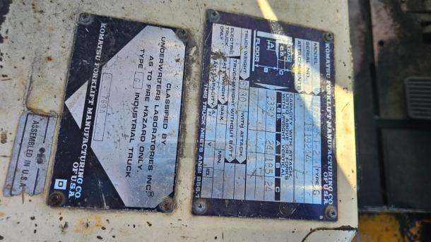 KOMATSU FG 15ST-2 forklift label showing specifications and classification by Underwriters Laboratories. Good condition.