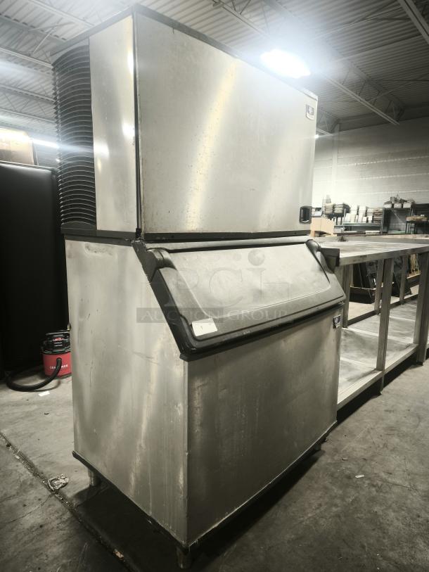 Manitowoc Ice IDT1500A/D970 ice machine with 882 lb bin, 1688 lb capacity, air-cooled, stainless steel, 208-230v, in working condition.